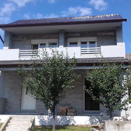 Apartmani Ana Vrdnik Exterior photo