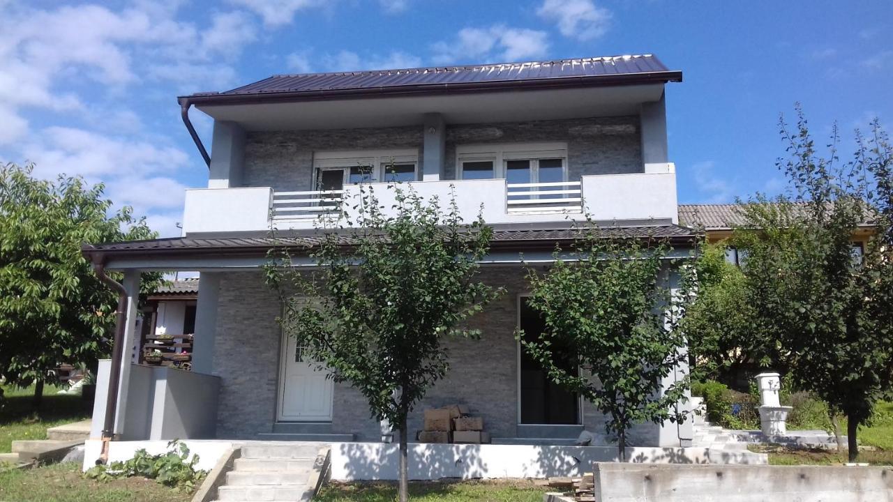 Apartmani Ana Vrdnik Exterior photo