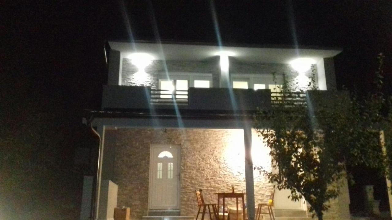 Apartmani Ana Vrdnik Exterior photo