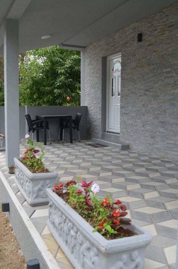 Apartmani Ana Vrdnik Exterior photo