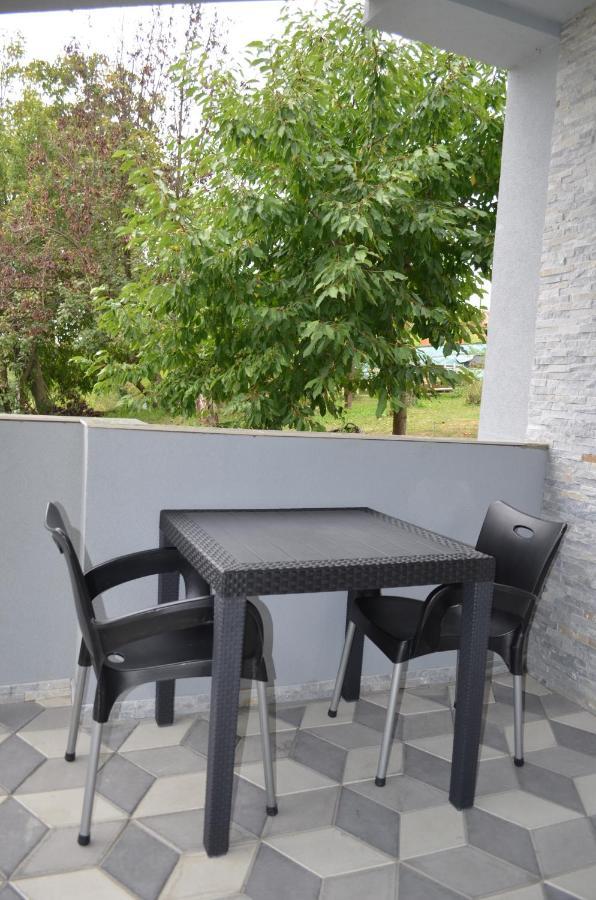 Apartmani Ana Vrdnik Exterior photo