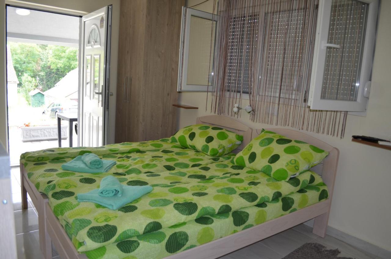 Apartmani Ana Vrdnik Exterior photo