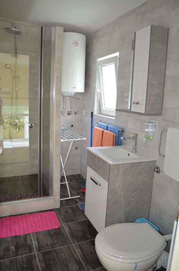 Apartmani Ana Vrdnik Exterior photo