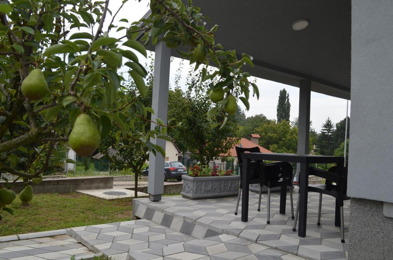 Apartmani Ana Vrdnik Exterior photo