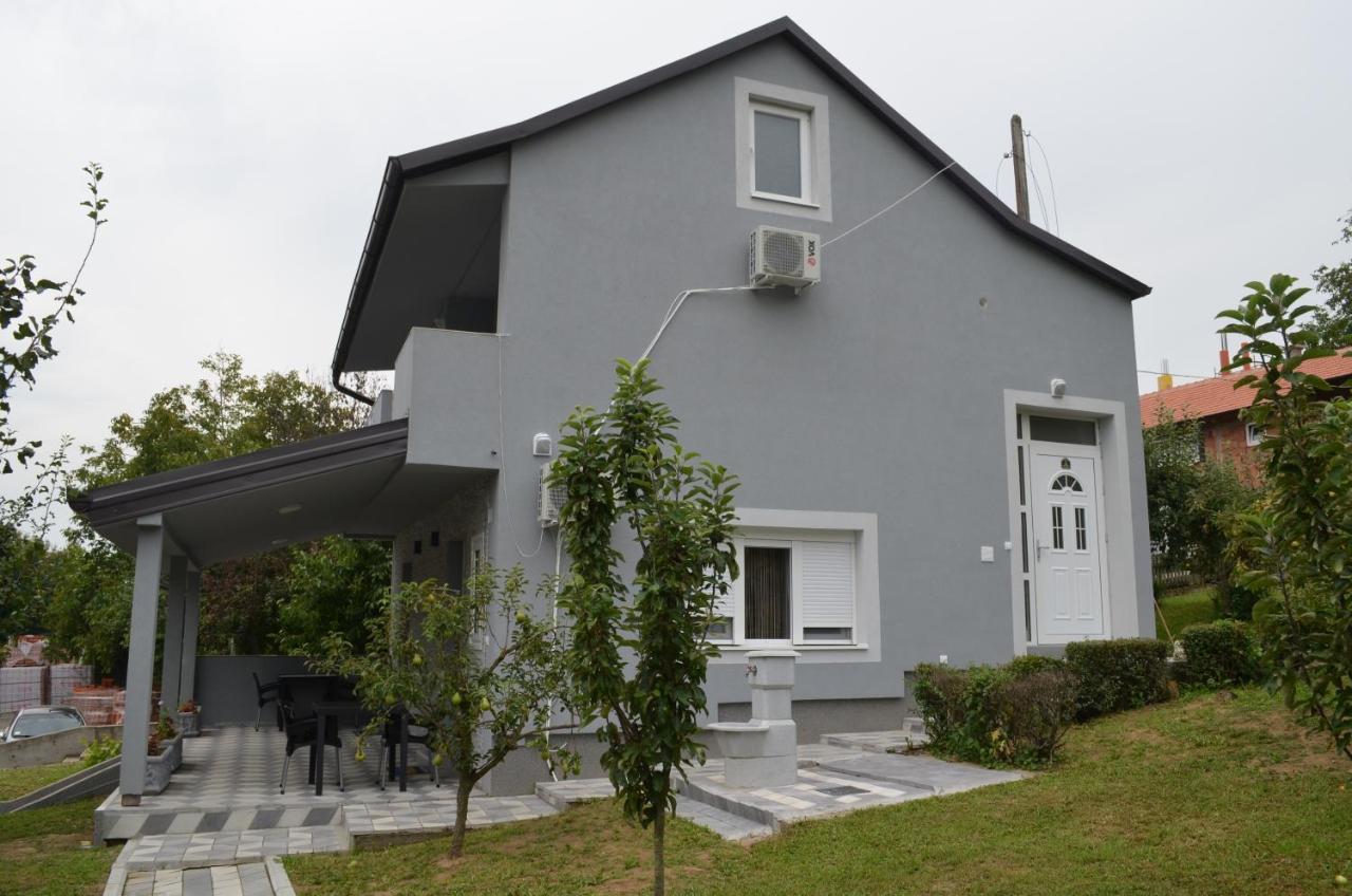 Apartmani Ana Vrdnik Exterior photo