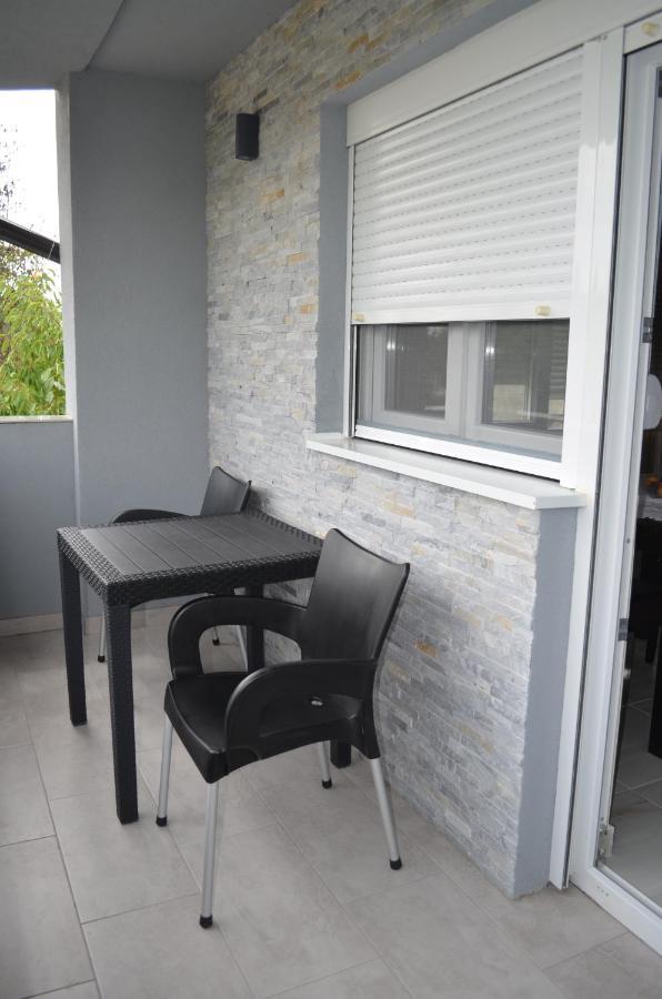 Apartmani Ana Vrdnik Exterior photo
