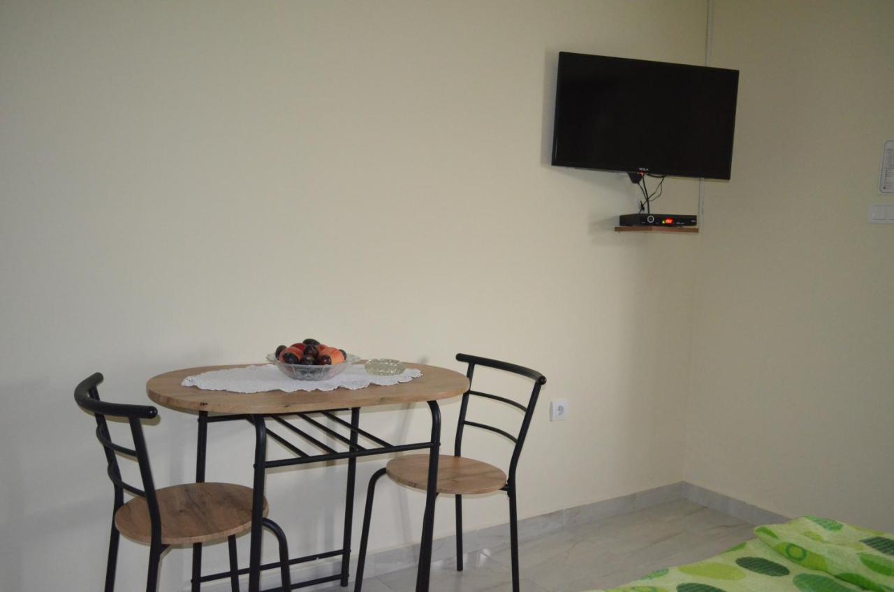 Apartmani Ana Vrdnik Exterior photo