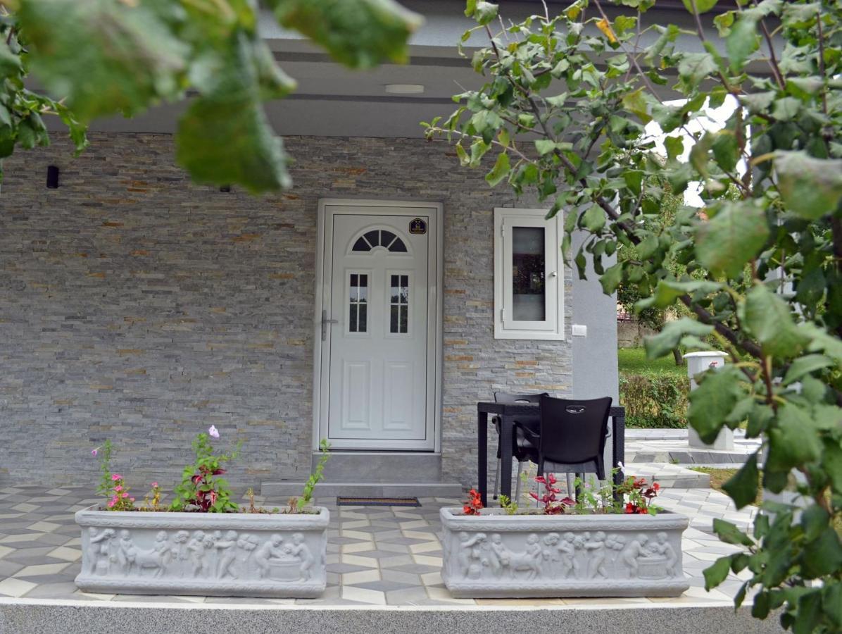 Apartmani Ana Vrdnik Exterior photo