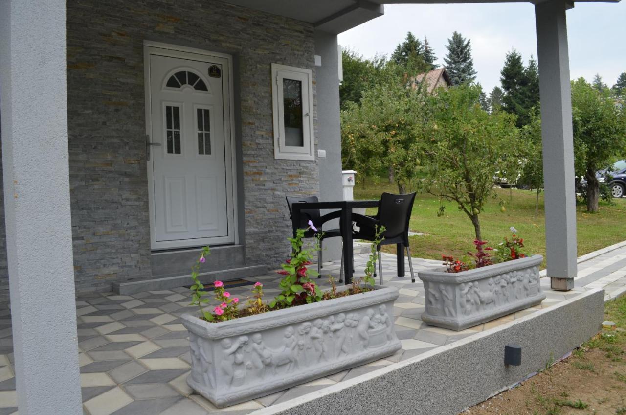 Apartmani Ana Vrdnik Exterior photo