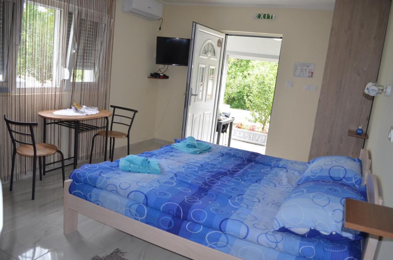 Apartmani Ana Vrdnik Exterior photo